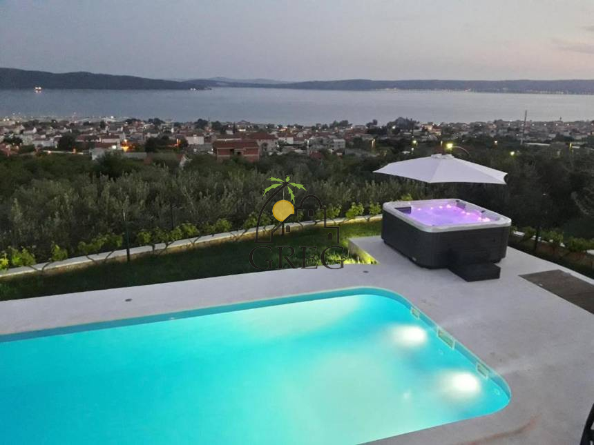 Croatia, Middle Dalmatia, Kaštel - House, for sale