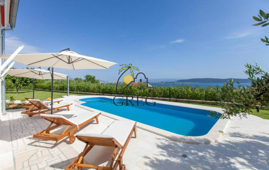 Croatia, Middle Dalmatia, Kaštel - House, for sale