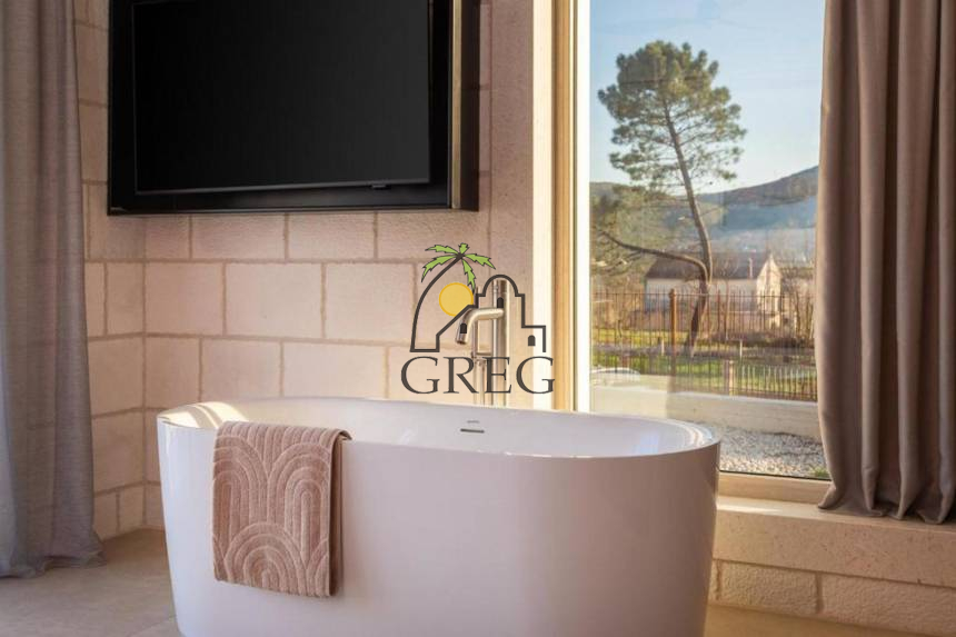 Croatia, Middle Dalmatia,  - House, for sale