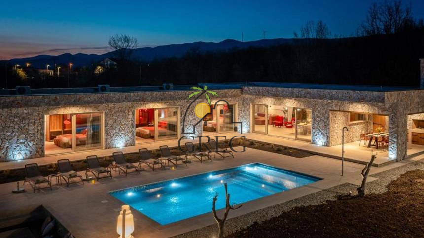 Croatia, Middle Dalmatia,  - House, for sale