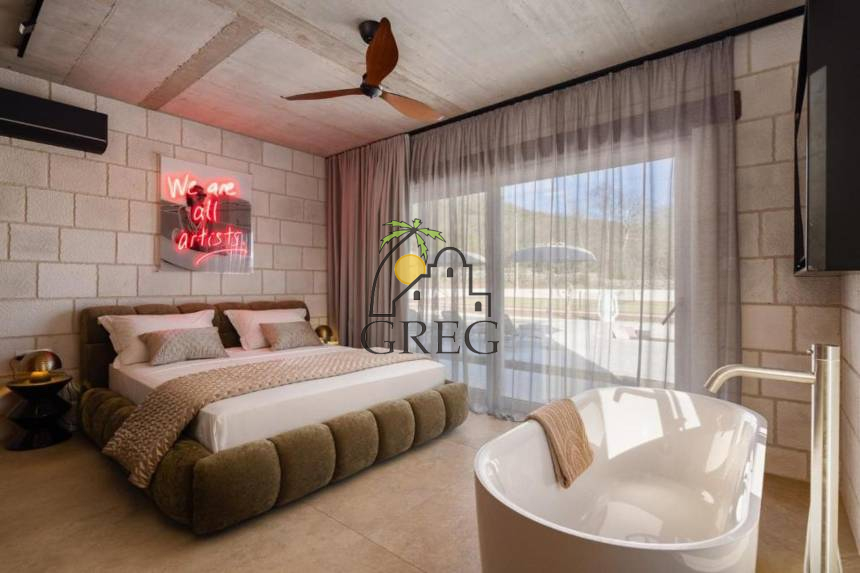 Croatia, Middle Dalmatia,  - House, for sale