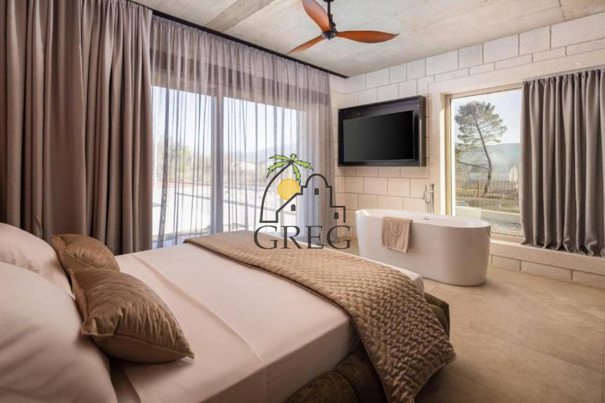Croatia, Middle Dalmatia,  - House, for sale
