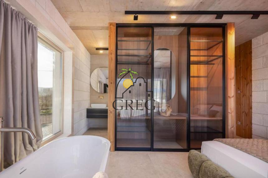 Croatia, Middle Dalmatia,  - House, for sale