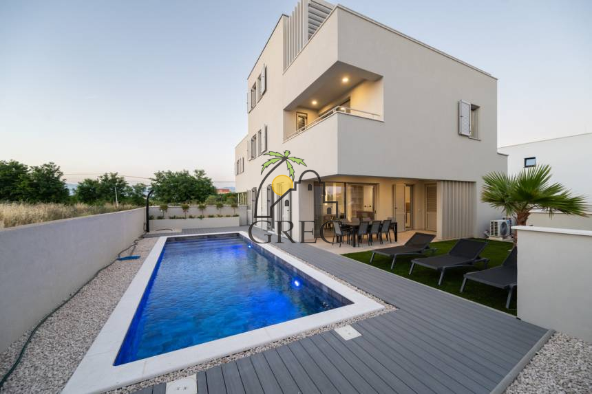 Croatia, North Dalmatia, Privlaka - Semi-detached house, for sale
