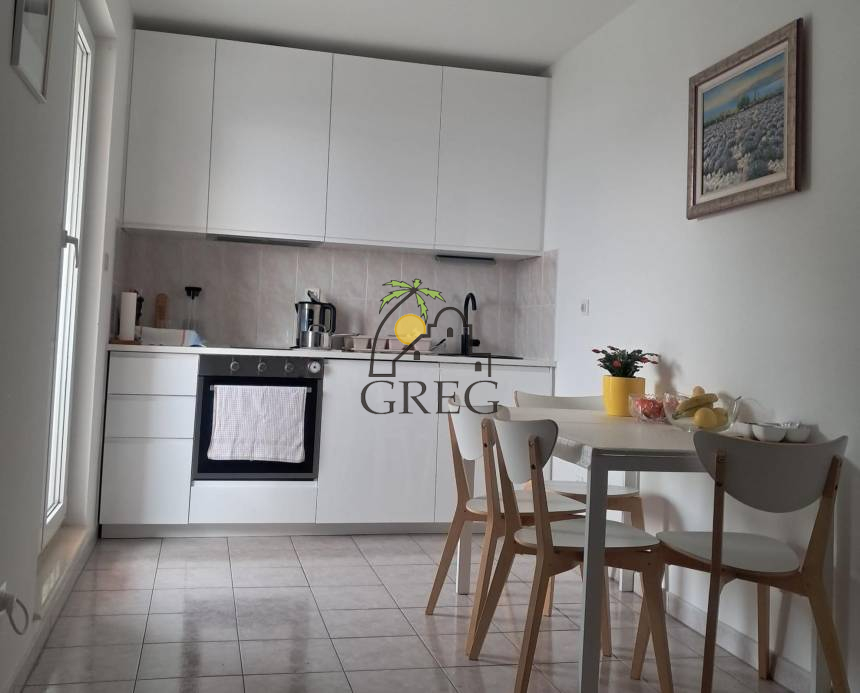 Croatia, Middle Dalmatia, Omis - Apartment, for sale