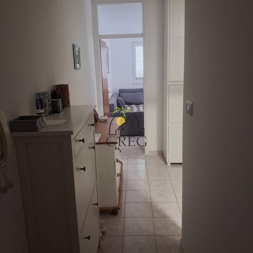 Croatia, Middle Dalmatia, Omis - Apartment, for sale