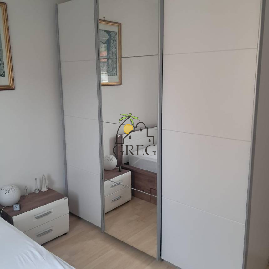 Croatia, Middle Dalmatia, Omis - Apartment, for sale