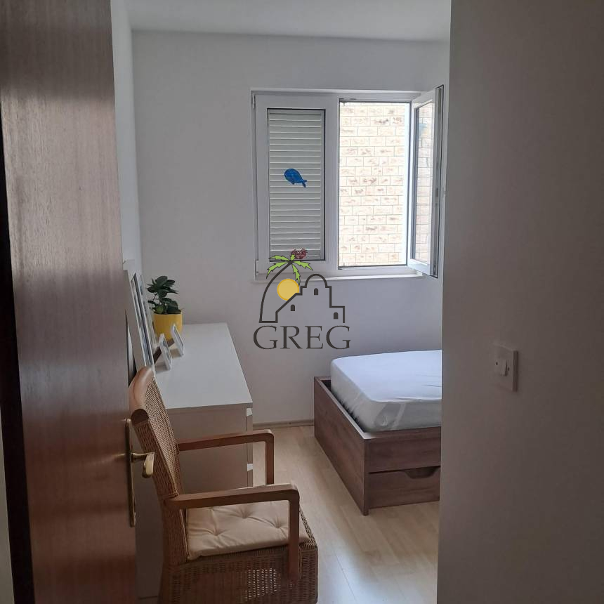 Croatia, Middle Dalmatia, Omis - Apartment, for sale