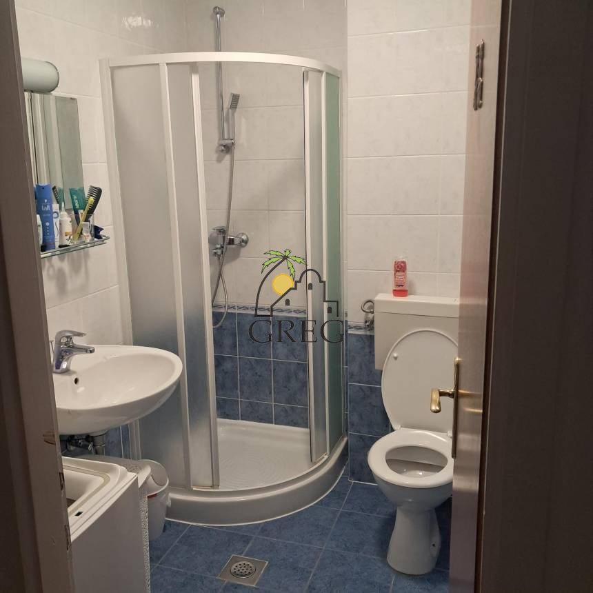 Croatia, Middle Dalmatia, Omis - Apartment, for sale