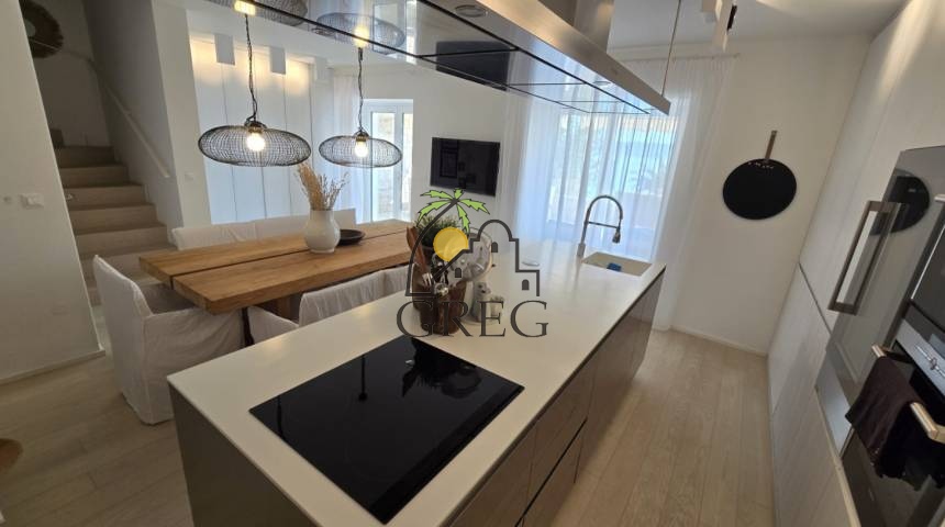 Croatia, Middle Dalmatia,  - House, for sale