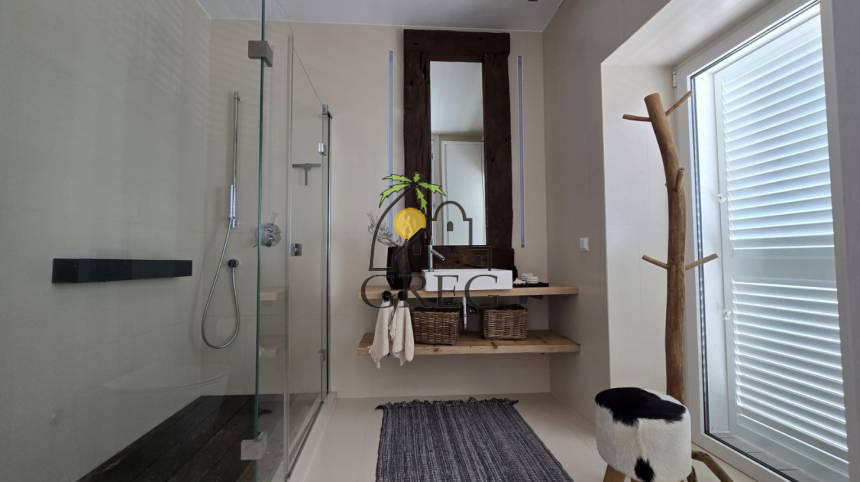 Croatia, Middle Dalmatia,  - House, for sale
