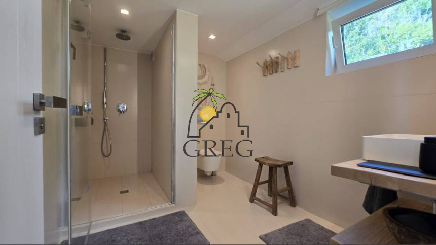 Croatia, Middle Dalmatia,  - House, for sale