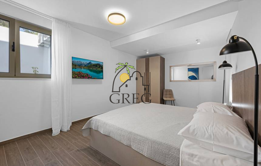 Croatia, North Dalmatia, Žaborić - House, for sale