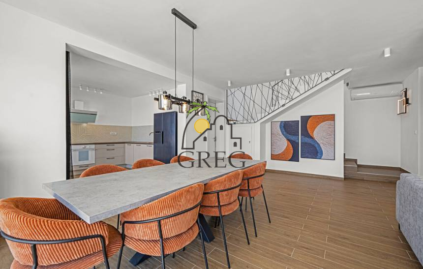 Croatia, North Dalmatia, Žaborić - House, for sale