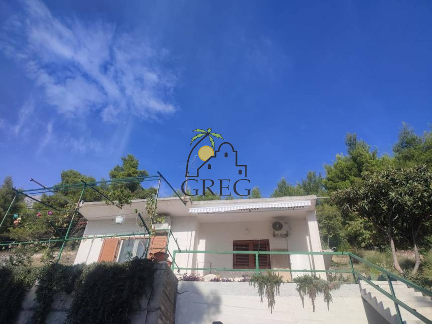 Croatia, Middle Dalmatia, Omis - House, for sale