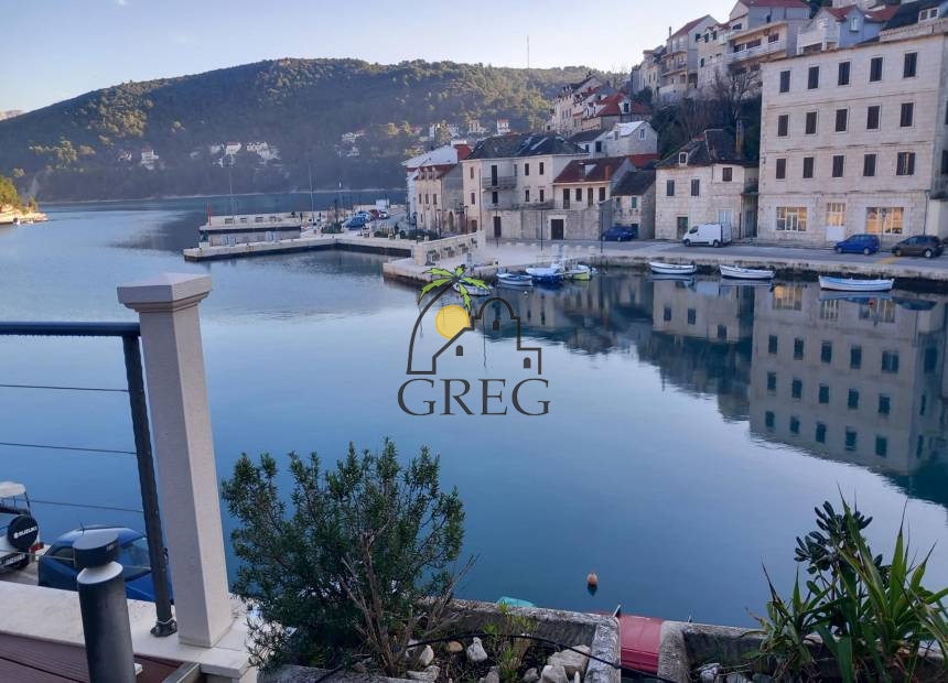 Croatia, Island of Brač,  - Stone house, for sale