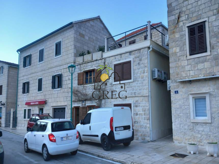 Croatia, Island of Brač,  - Stone house, for sale